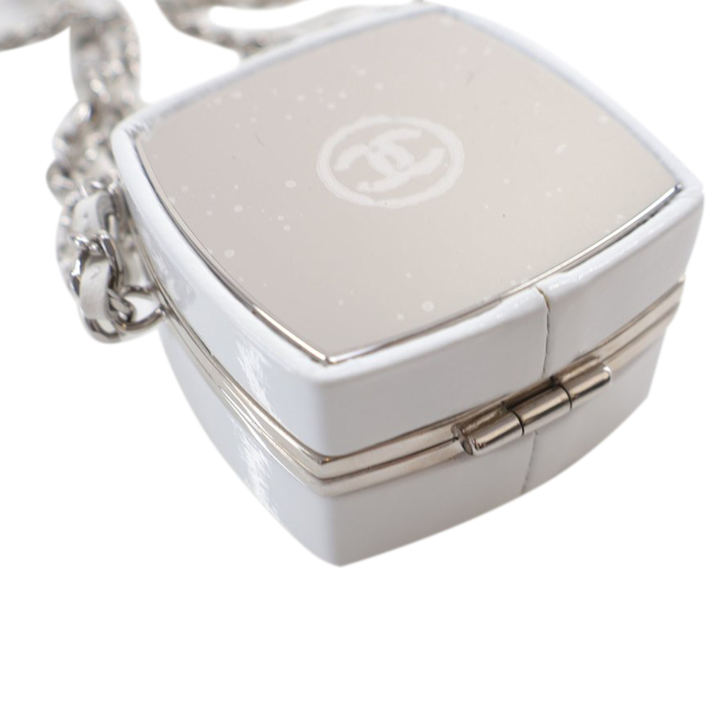 Pre-Loved Chanel Patent Goatskin Make-Up Box Clutch With Chain - Picture 9 of 12
